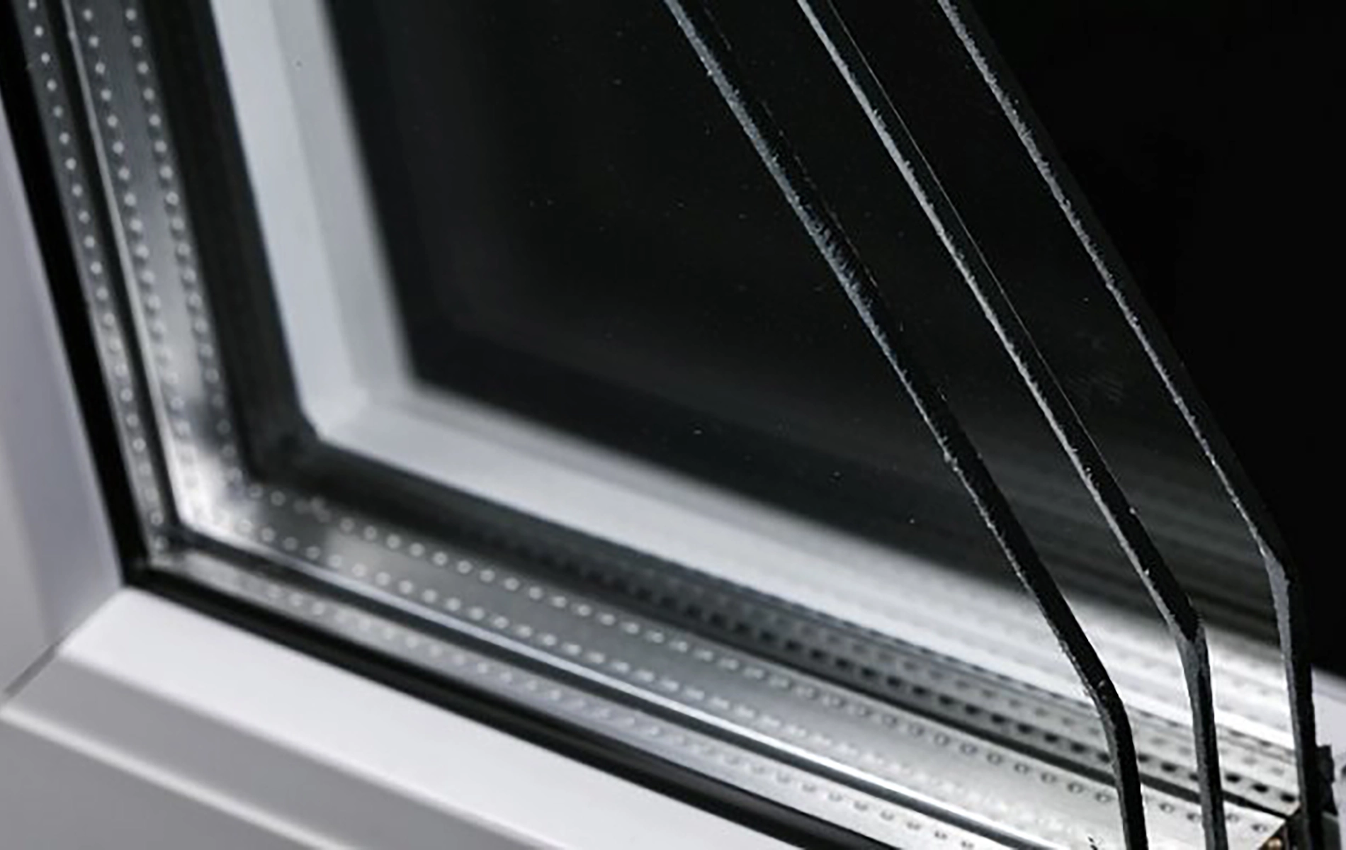 Perfil de aluminio con tres cristales y cámaras de aire